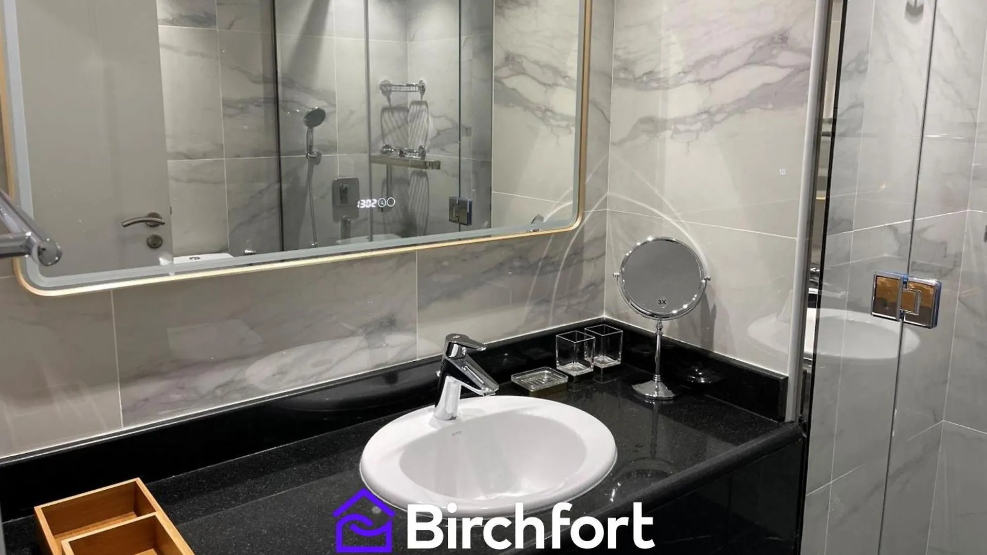 Birchfort - Newly Renovated Unique 1 Bedroom Apartment Dubai