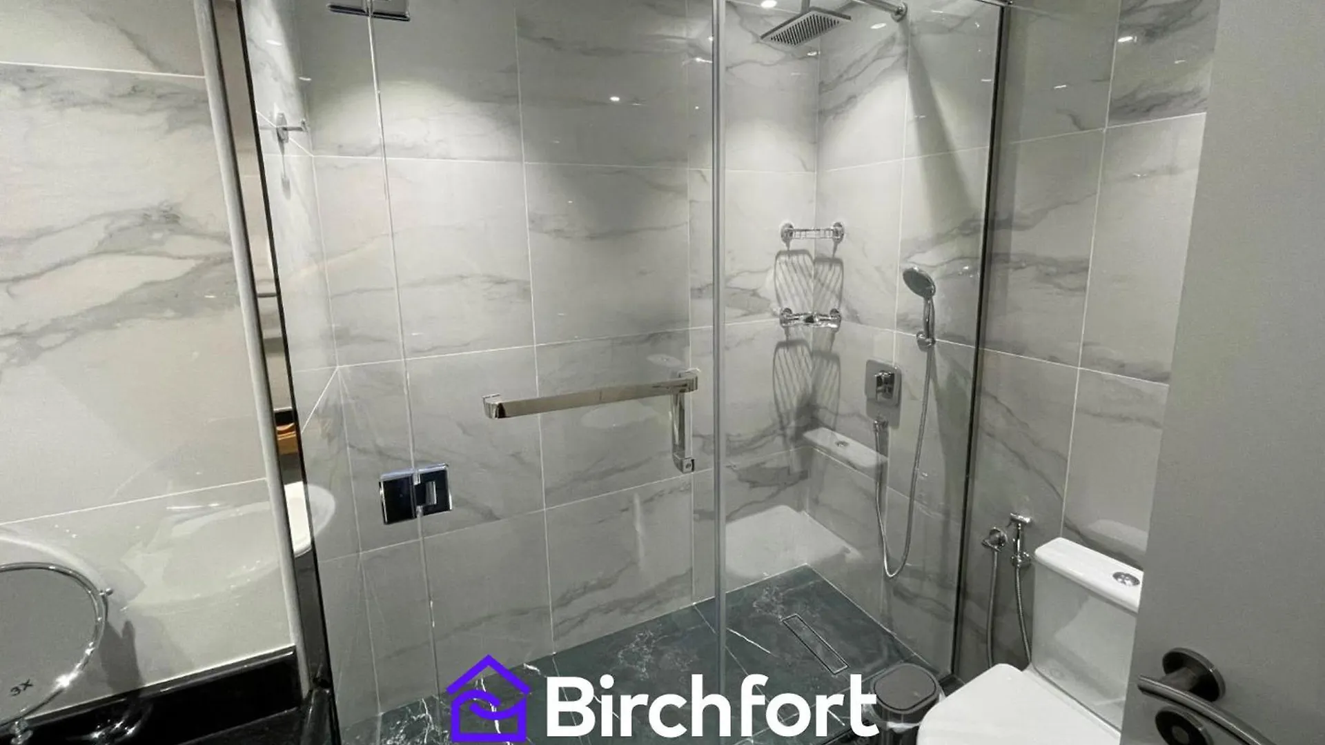 Birchfort - Newly Renovated Unique 1 Bedroom Apartment Dubai